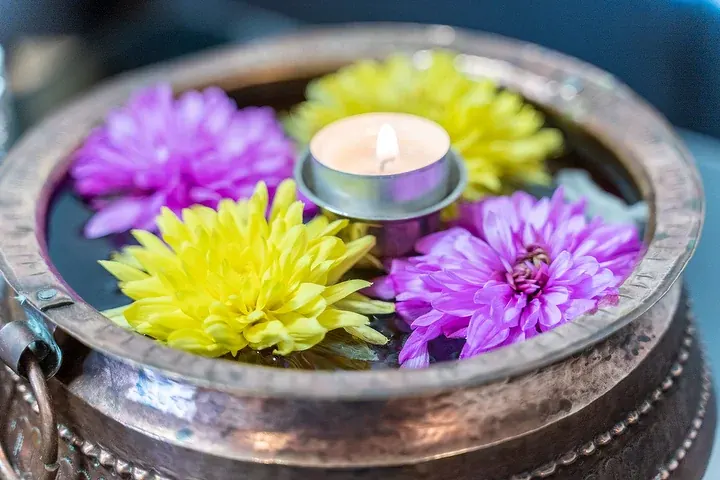 A bowl of floating flowers and a tea light at Himalayan Beauty