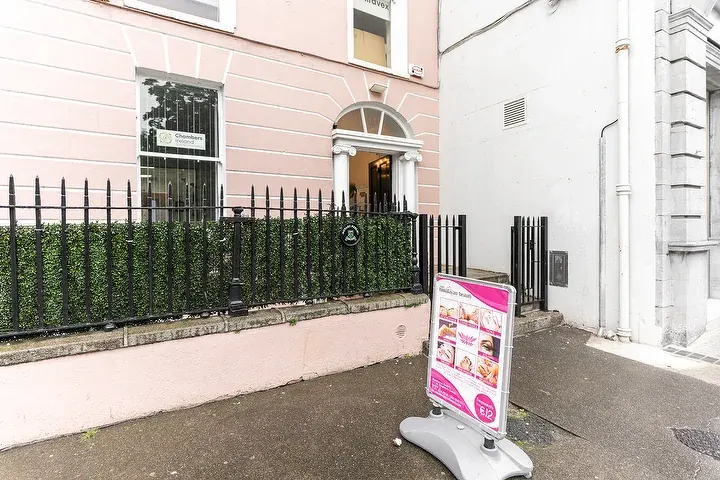 The entrance to Himalayan Beauty on St Stephen's Green